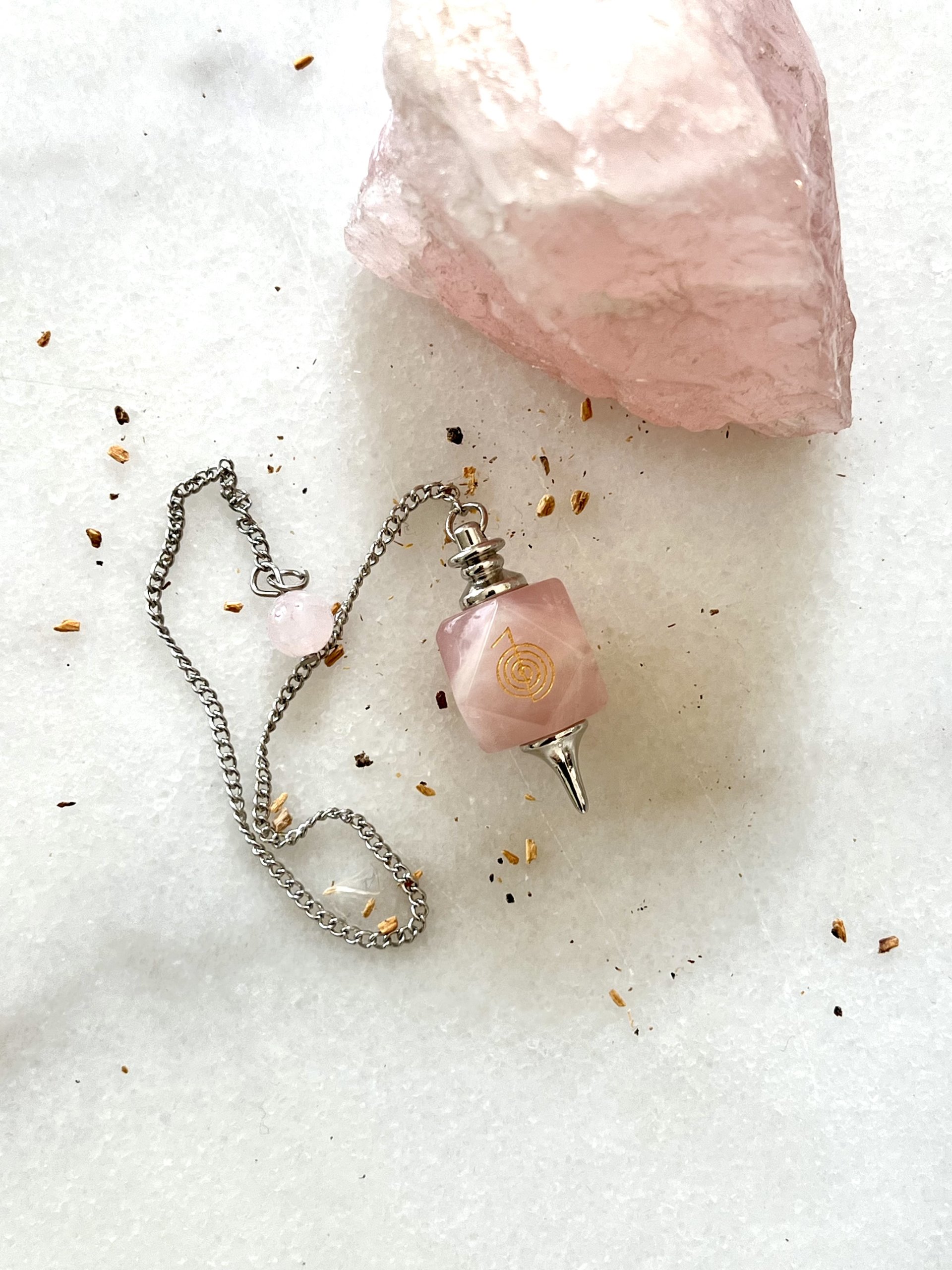 Péndulo Cho Ku Rei de Cuarzo Rosa Romboidal - Imagen 3